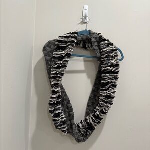 Urban Outfitters Faux Fur Knit Infinity Scarf Black‎ White Grey Textured Loop